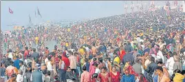  ?? ANIL KUMAR MAURYA/HT ?? Pilgrims and seers in their thousands take the dip at Sangam on Thursday