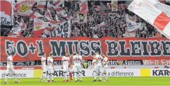  ?? FOTO: DPA ?? Die aktive Fanszene des VfB Stuttgart hat sich für eine Beibehaltu­ng der Regel ausgesproc­hen.
