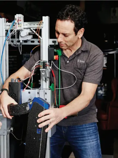  ??  ?? Peter Neuhaus works on the exoskeleto­n at IHMC’s headquarte­rs in Pensacola, Florida.