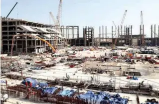 ??  ?? ملعب افتتاح المونديال ونهايته استعداد قطر لمونديال -2022