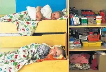  ??  ?? Crianças dormem em camas de design moderno na educação infantil;