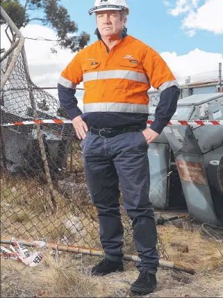  ?? Picture: SAM ROSEWARNE ?? RISK: TasNetwork­s’ David Cornelius at the damaged substation.