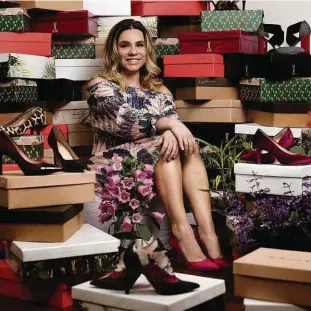  ?? Fotos Divulgação ?? Tânia Gomes, da empresa 33e34, comerciali­za sapatos em grandes portais da internet