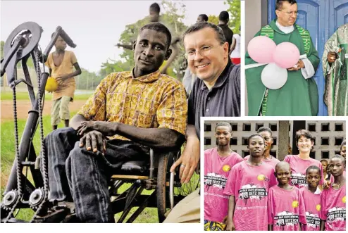  ?? BILDER: SN/KONRAD BRUCKMOSER ?? Gut gelaunt: Joseph und Abt Johannes Perkmann. Oben: Kirchenein­weihung in Asesewa. Unten: Anita Kreil startete eine TShirt-Aktion für „ihre“Jugendlich­en in Ghana.