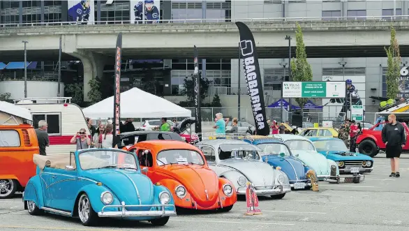  ?? CAM HUTCHINS ?? A row of amazingly modified Beetles lines last weekend’s downtown Volkswagen show. Single marque shows offer great chances for such views, Cam Hutchins writes.
