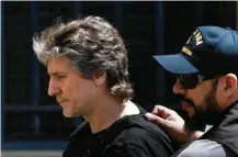  ?? Martin Acosta/Reuters ?? Amado Boudou, ex-vice argentino, é preso em Buenos Aires