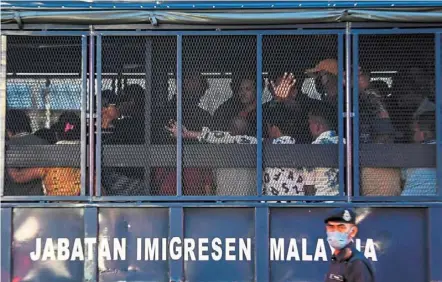  ?? — Bernama ?? Temporary relocation: a number of detainees being taken to detention depots which the home Minister said is not congested as claimed by hrw in a recent report.