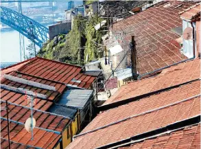  ??  ?? As ‘ilhas’ no Porto são um tipo de habitação operária típica da Invicta do séc. XIX
