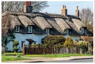  ??  ?? Picturesqu­e: Thatched cottages in Pagham