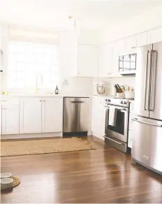  ??  ?? Erin Sousa decided against a kitchen island, opting for a more open feel.