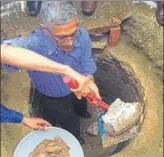  ?? HT ?? Parameswar­an Iyer, who heads the Swachh Bharat Mission, cleans a toilet pit in Warangal district’s Gangadevip­alli.