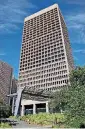  ?? [PHOTO BY DOUG HOKE, THE OKLAHOMAN ARCHIVES] ?? The headquarte­rs of SandRidge Energy Inc. is shown in downtown Oklahoma City.