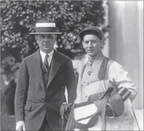  ?? PHOTO NATIONAL MUSEUM OF RACING AND HALL OF FAME ?? Trainer Max Hirsch,left, with jockey Clarence Kummer.