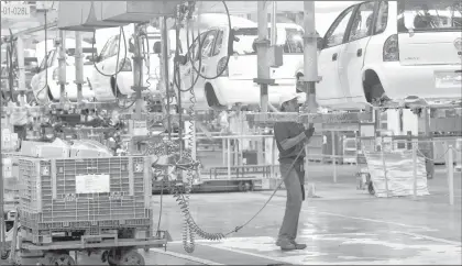  ?? Foto José Carlo González ?? Línea de producción de vehiculos Chevy de la planta General Motors en Coahuila