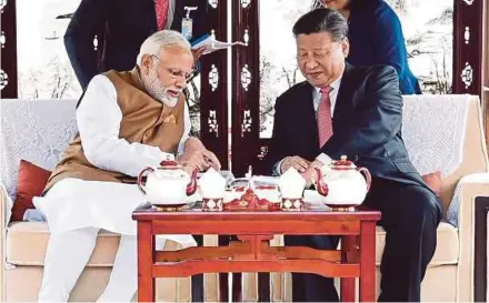  ?? AFP PIC ?? Indian Prime Minister Narendra Modi and Chinese President Xi Jinping in a house boat at East Lake in Wuhan yesterday.