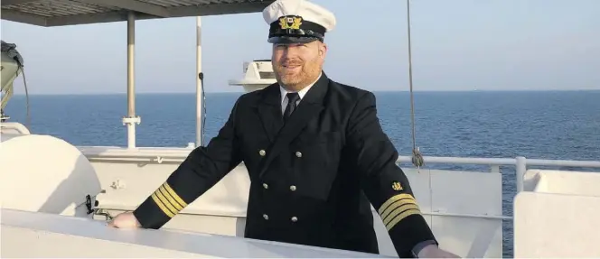 ?? BILD: PRIVAT ?? Kapitän Stephan Berger ist seit vier Monaten auf dem Containers­chiff „Berlin Express“– ein Wechsel ist noch nicht in Sicht.