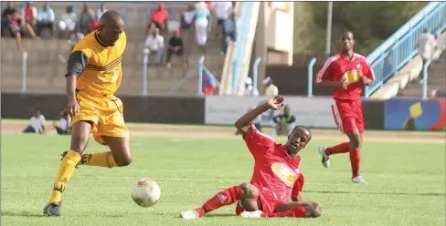  ?? PIC: MMEGI ARCHIVES ?? Rolling back the hands of time: Siska (in gold) in action for Notwane against GU in a league match in 2006.