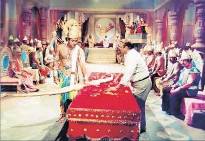  ?? COURTESY/SAGAR ARTS ?? Following the success of the serial, maker Ramanand Sagar (seen above, directing actor Arun Govil, who played Ram, in a scene) became an industry in himself, going on to make Sri Krishna, Luv aur Kush, Alif Laila and many more serials