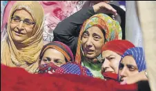  ?? WASEEM ANDRABI/HT PHOTO ?? Women mourn the death of Kaiser Ameen at his funeral procession in J&K on Saturday.