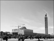  ?? XINHUA ?? Some 2,300 workers, engineers and constructi­on managers are working to complete the Great Mosque of Algiers in Algeria, despite its complexity.