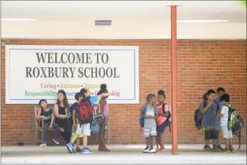  ?? Michael Cummo / Hearst Connecticu­t Media ?? Students leave Roxbury Elementary School early because of the heat in Stamford on Monday.