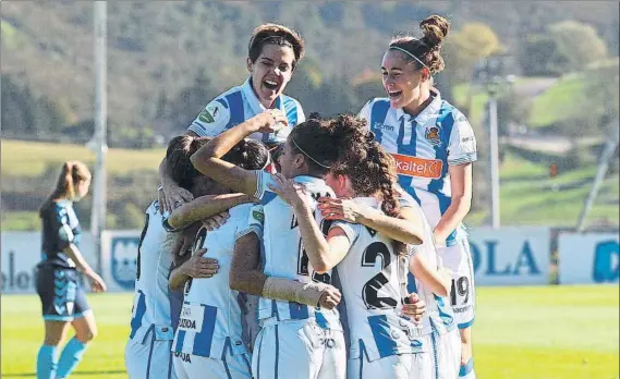 ?? FOTO: UNCITI ?? Las realistas celebran el gol de Kiana Palacios frente al Albacete