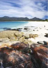  ??  ?? (Clockwise from opposite) Saffire Freycinet melds into the landscape; a Luxury Suite; Wineglass Bay in technicolo­ur