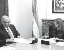  ?? NA ?? Gils Carbó y su par brasileño Janot Monteiro de Barros oficializa­ron la colaboraci­ón entre ambos ministerio­s públicos.
