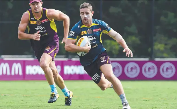  ?? Picture: AAP IMAGE ?? STUNNING RECOVERY: Andrew McCullough (right) and Corey Oates during yesterday’s Broncos training session.