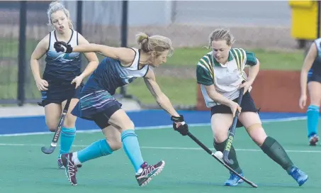  ??  ?? Geelong's Alison O'Reilly (centre) tackles Albury's Kirsty Rout in last week’s country championsh­ips final. Pictures: ALAN BARBER