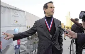  ?? DEBORAH CANNON / AMERICAN-STATESMAN 2011 ?? Actor Bill Paxton, a native of Fort Worth, talks with the media at the Long Center on March 1, 2011, where he received a Texas Medal of Arts Award. He had been inducted into the Texas Film Hall of Fame in 2007.