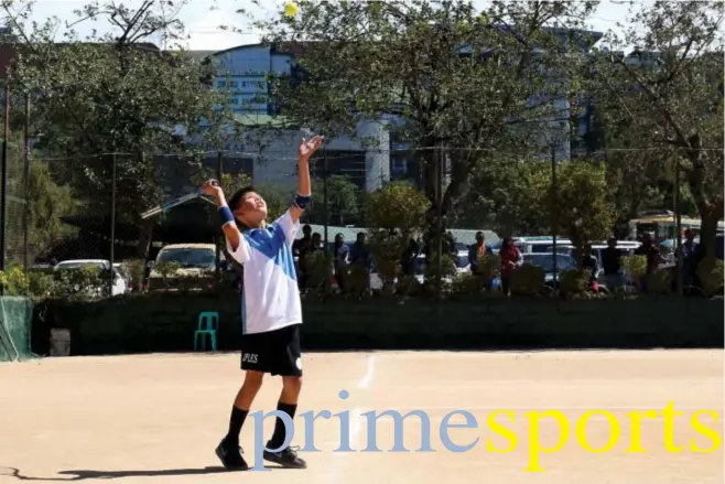  ?? Photo by Milo Brioso ?? HOPEFUL. Baguio tennis ace Rendon Mandap, who won a gold medal during the February staging of the Cordillera Administra­tive Region Athletic Associatio­n is expected to see action in the Baguio leg of the 19th HEAD Junior Tennis Satellite Circuit.