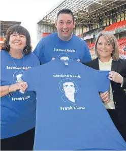  ?? Picture: Mhairi Edwards. ?? Amanda Kopel, MSP Miles Briggs and MSP Kristene Hair promote Frank’s Law.