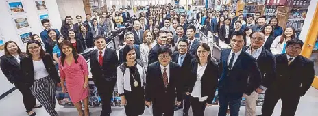  ??  ?? In the past 28 years, the skillful and visionary team at Palafox Associates and Palafox Architectu­ral Group, led by its principal architect-urban planner Felino “Jun” Palafox Jr. (front, center) has designed and masterplan­ned some of the country’s...