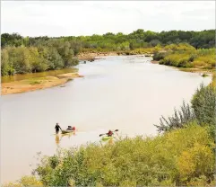  ?? SUSAN MONTOYA BRYAN/ASSOCIATED PRESS ?? Boaters navigate the shallow Rio Grande as it flows through Rio Rancho in August. New Mexico and other Southweste­rn states have been dealing with dry conditions and warmer temperatur­es this year.