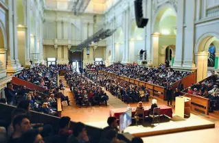  ?? Pienone ?? L’aula Magna gremita per l’incontro con Liliana Segre. Le scuole presenti: Rolandino, Volta, Rosa Luxemburg, Mattei, Sabin, Fermi, Galvani e Righi