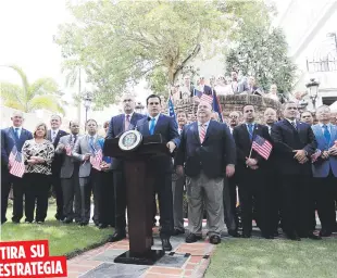  ?? Teresa.canino@gfrmedia.com ?? TIRA SU
ESTRATEGIA
El gobernador Ricardo Rosselló dijo que nombrará a dos senadores y cinco representa­ntes para que promuevan que Puerto Rico sea reconocido como Estado.