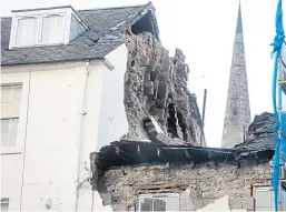  ?? Picture: Gareth Jennings. ?? Right: The damaged building.