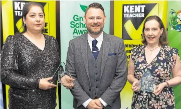  ?? All pictures by Countrywid­e Photograph­ic ?? Joint Overall Kent Headteache­rs of the Year, Renukah Atwell of Grange Park School, Sevenoaks and Kathryn Duncan of Chantry Community Academy. Presented by Ross Miller of Cantium Business Solutions.