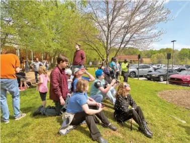  ?? STAFF PHOTO BY SHANNON COAN ?? Students, staff and community members gather at Chattanoog­a State Community College on Monday to watch the partial solar eclipse.