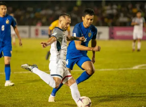  ?? KIERON TAN ?? PHILIPPINE Azkals are hopeful to replicate the “Miracle in Hanoi” when they host Vietnam tomorrow for the 2018 AFF Suzuki Cup Leg-1 semi-finals at 7:30 p.m. at the Panaad Park and Stadium.