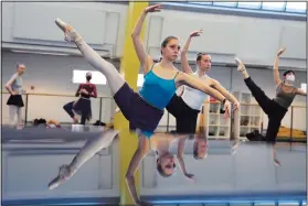  ?? ?? Ballet dancer Paulina Bidzinska (center left) of Poland trains at the State Ballet.