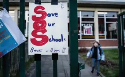  ?? © Kristof Vadino ?? De Schaarbeek­se Hendrik Conscience­school, waar klassen moesten sluiten door het lerarentek­ort.