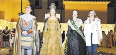  ?? ?? La reina de las fiestas, Lourdes Climent, y la alcaldesa de Castelló, Begoña Carrasco, asistieron al acto.