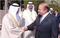 ??  ?? Oil minister Essam Al-Marzouq greets the Pakistani premier as defense minister Sheikh Mohammad Al-Khaled Al-Sabah looks on.