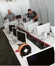  ?? Foto: Wyszengrad ?? Die Polizei baute gestern ihre Computer im Messezentr­um ab.