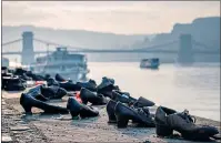  ??  ?? Memorial: The iron shoes next to the Danube