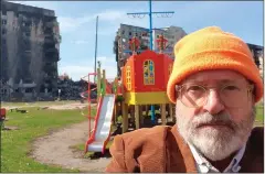  ?? ?? John Sweeney: reporting from Ukraine in his “lucky orange beanie”