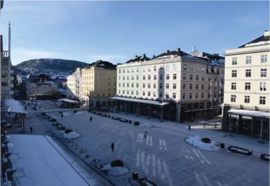 ??  ?? Det er nesten folketomt i Bergen sentrum for tiden, og lite smitte i omløp.