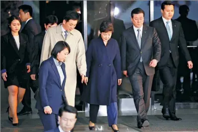  ?? KIM HONG-JI / REUTERS ?? South Korea’s ousted leader Park Geun-hye leaves the prosecutor’s offices in Seoul on Wednesday morning.